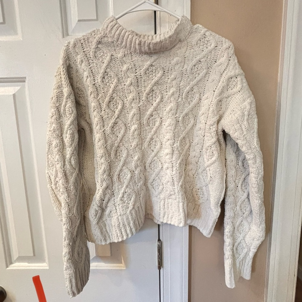 Elegant Cable Knit Turtleneck Sweater - Cream